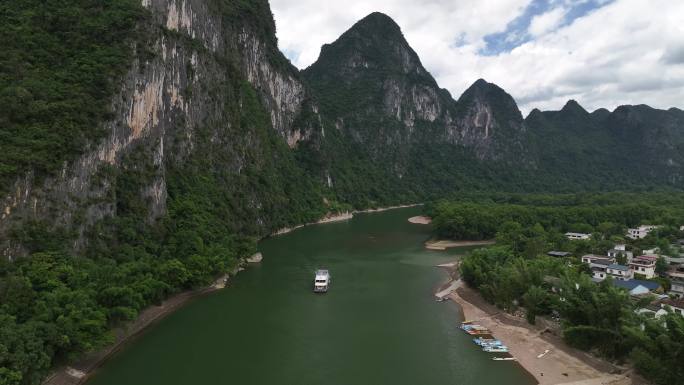 桂林阳朔漓江景区浪洲村航拍自然风光