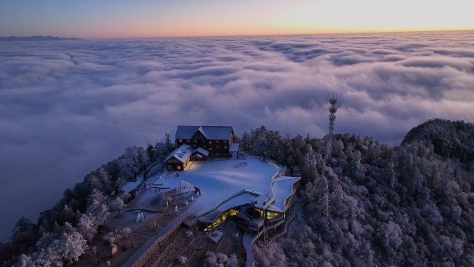 西岭雪山日出云海