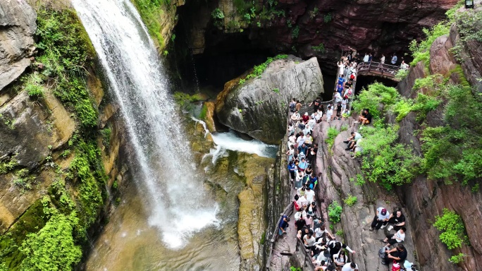 云台山红石峡人山人海航拍4