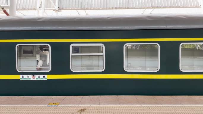 火车高铁站台绿皮火车01