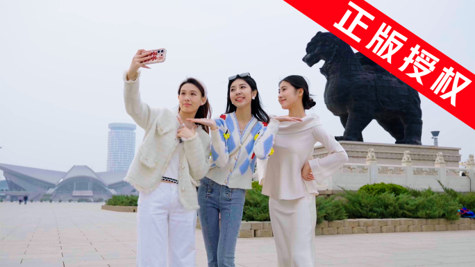 美女出演——沧州网红打卡地 铁狮子