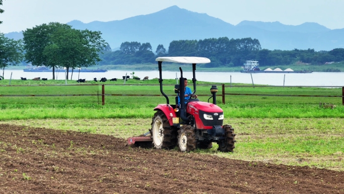 航拍机器耕地工作 农田田野土地耕地