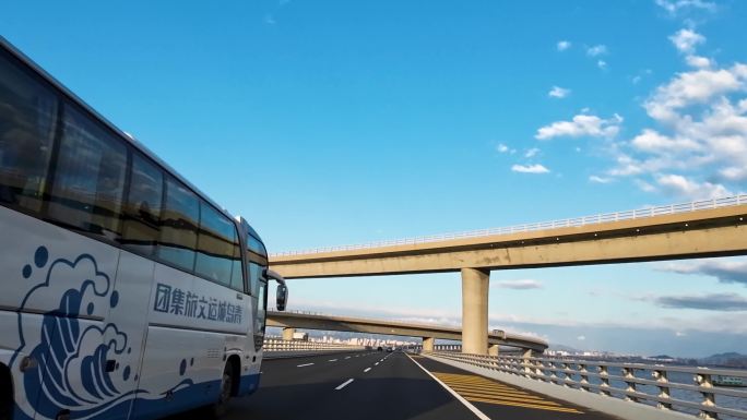 汽车驾驶 行驶 跨海大桥