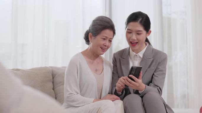 给老人推销养老产品