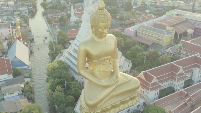 泰国曼谷Paknam的大型金佛太阳坛