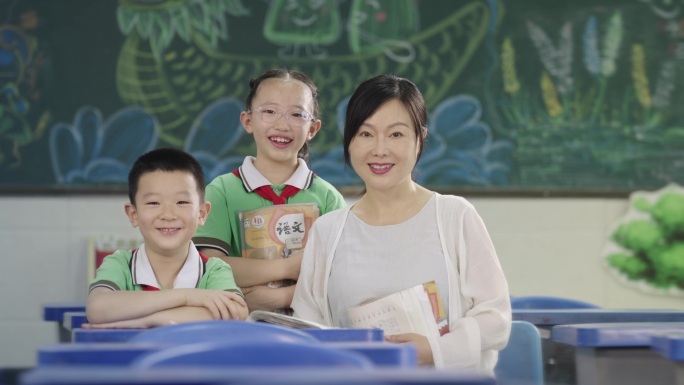 教师节 学生给老师送花人民教师节老师教师