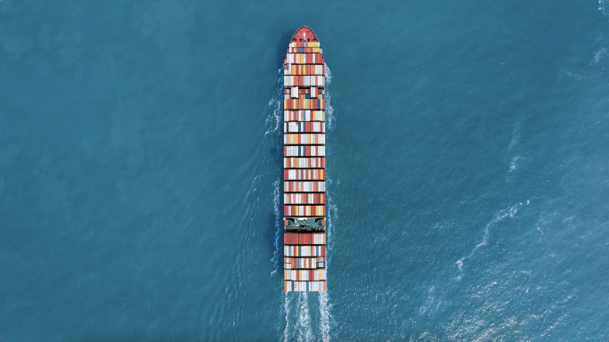 4k青岛港海上货轮航拍合集