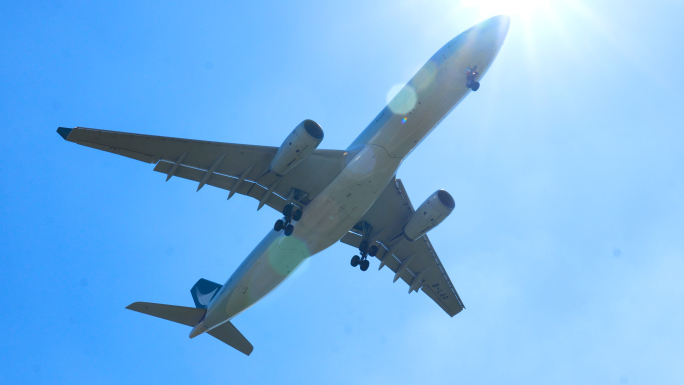 飞机飞过头顶，飞机起降