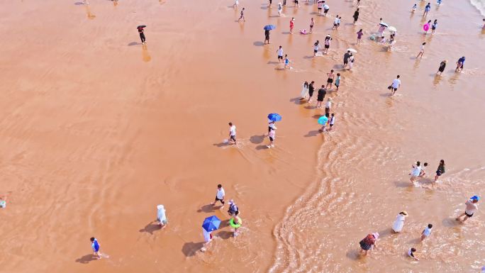 中国山东青岛崂山海水浴场沙滩城市航拍