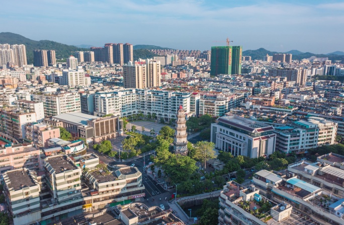 汕头航拍潮阳文光塔市区蓝天延时