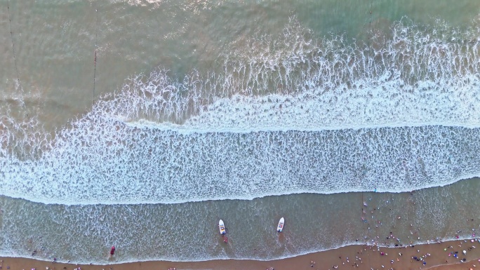 中国山东青岛崂山海水浴场沙滩城市航拍