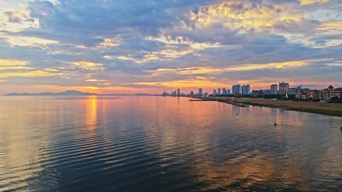 海边沙滩海上日出海面日出朝霞暖调航拍