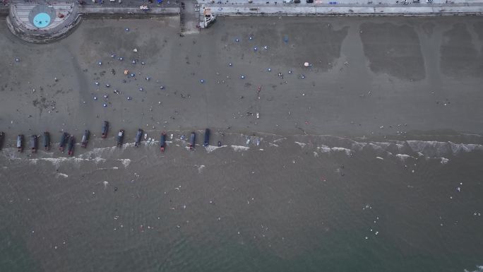 海滩沙滩海浪海边海水海滩游玩