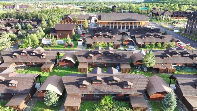 航拍夕照下敖鲁古雅乡鄂温克民居830(4