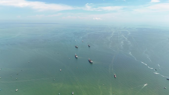 4K航拍南海大海外港进出港的渔船邮轮