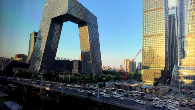 北京央视总部大楼的晚高峰时的日落延时