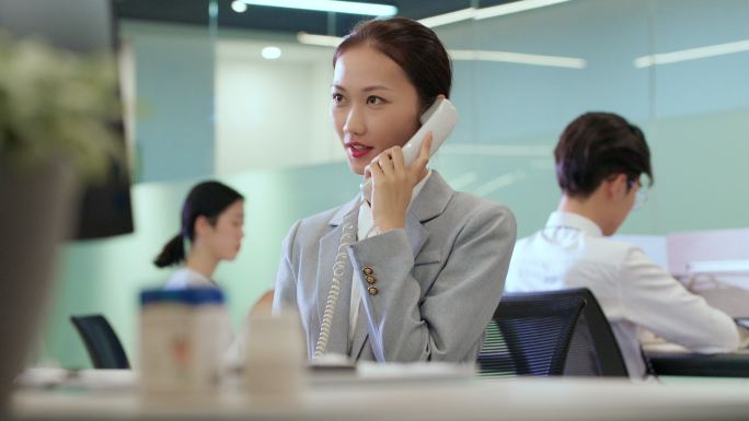 职场女性办公室日常办公