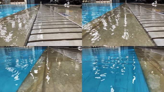 游泳池有热水，蓝色瓷砖地板的大水体