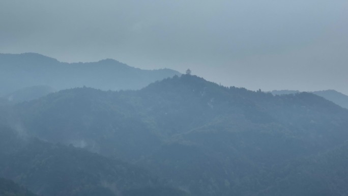 南方阴雨云雾山地森林