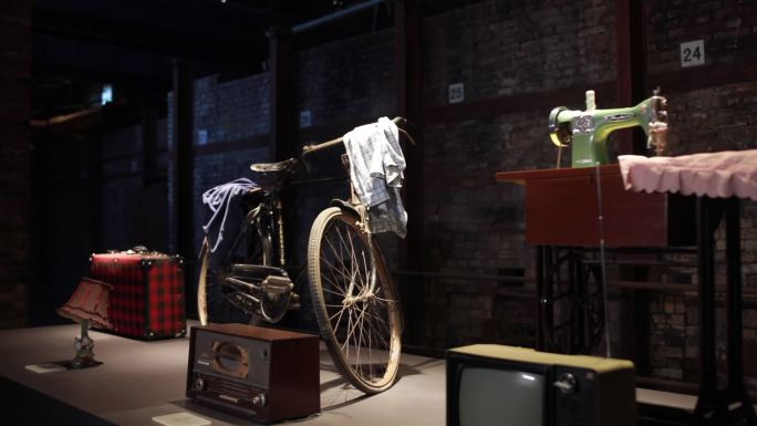 老物件老旧自行车缝纫机展示