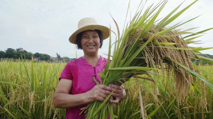 笑脸农民丰收幸福纯朴笑容