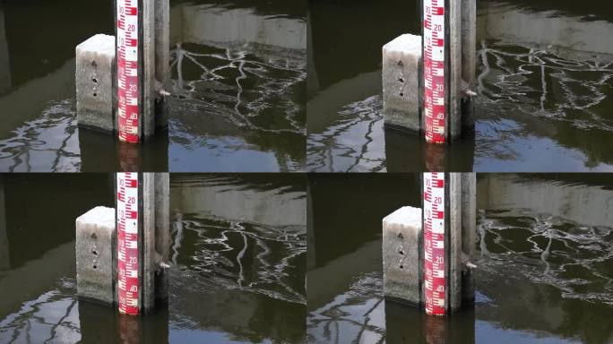 渠内水位计，用以测量潮位，发出洪水警报