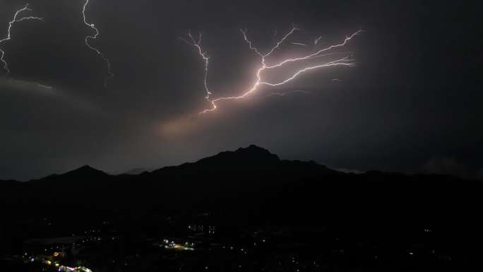 实拍 极端恶劣气候  雷电交加