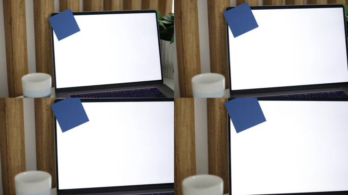 家里桌子上的笔记本电脑