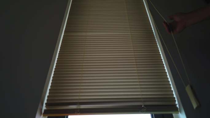 手拉窗帘 开窗帘关窗帘