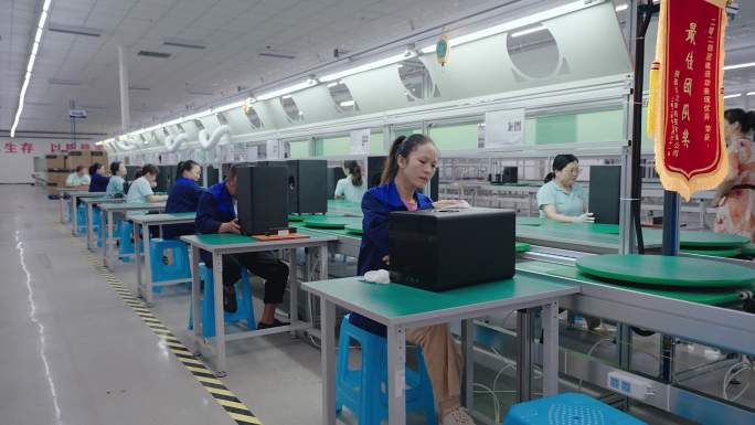 智能音响生产线 流水线工人