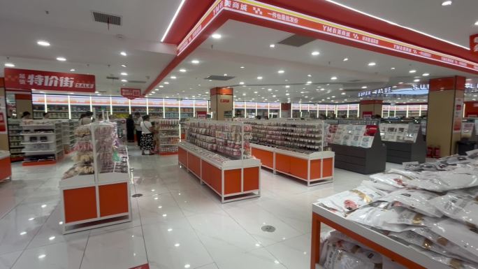 线下百货店货架购物顾客7