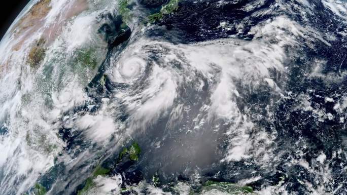 台风狂风暴雨电闪雷鸣