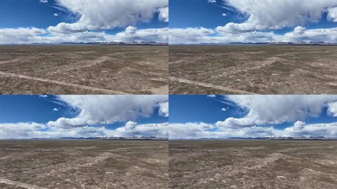 阳光下穿过可可西里无人区的青藏公路