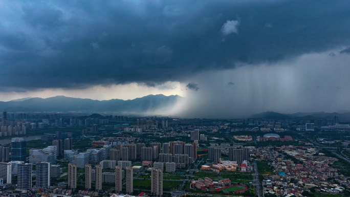 厦门集美城区厦门北站老院子暴雨雨幡