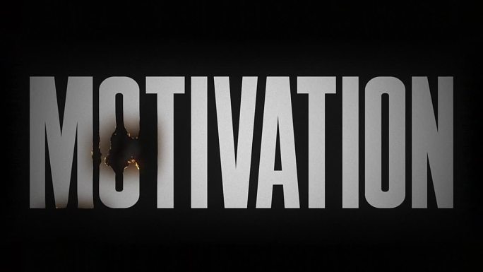 动机这个词在黑色背景上烧成灰烬，复古，火