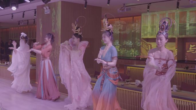 古装美女演绎集体大跳《科目三》索尼灰片