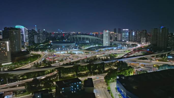 地铁行驶在城市的夜色中-徐汇漕溪北路立交