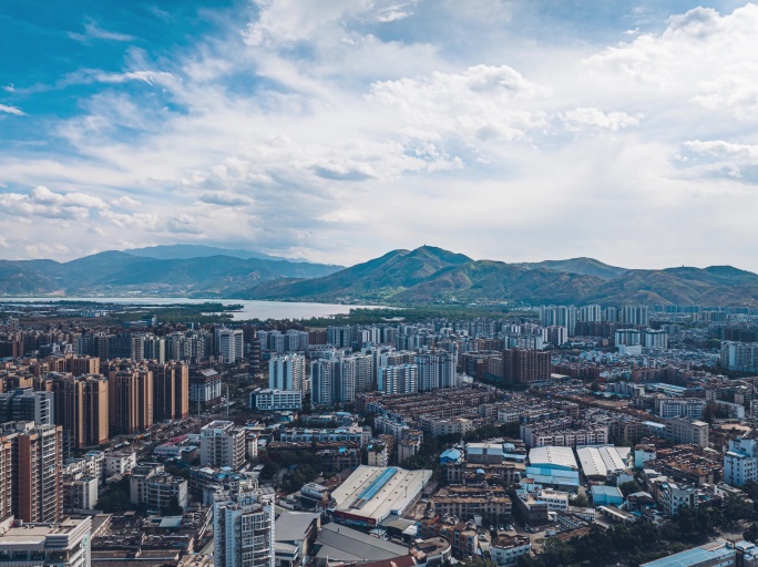 西昌城市航拍延时蓝天白云邛海泸山