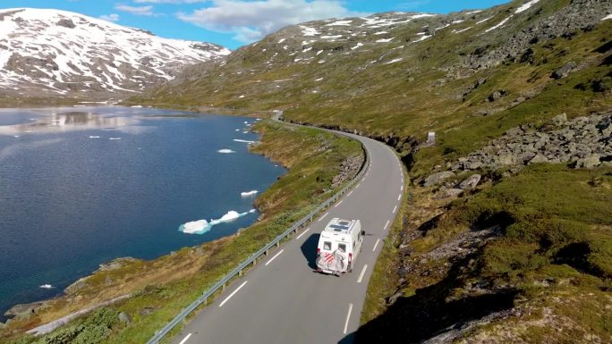 在挪威Geiranger，沿着风景秀丽的道路体验一次令人惊叹和难忘的房车之旅