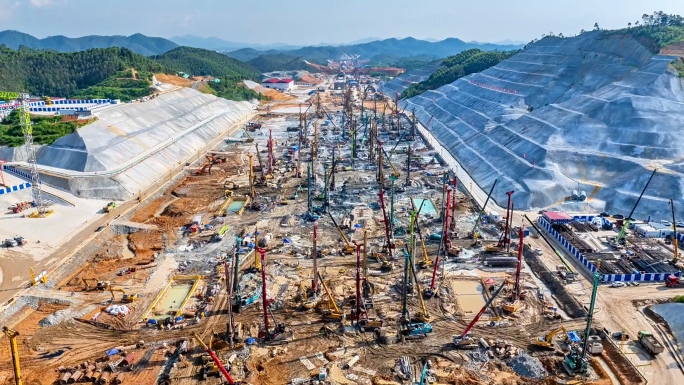 佛山高明机场广湛高铁机场站建设延时3