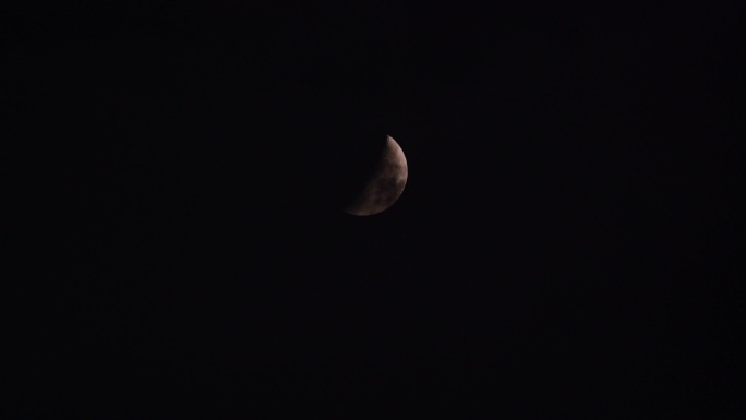 4K月亮特写实拍残月乌云延时