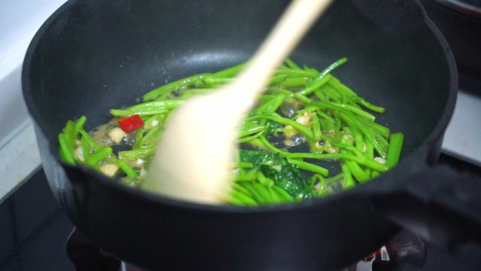 空心菜翻炒慢镜头