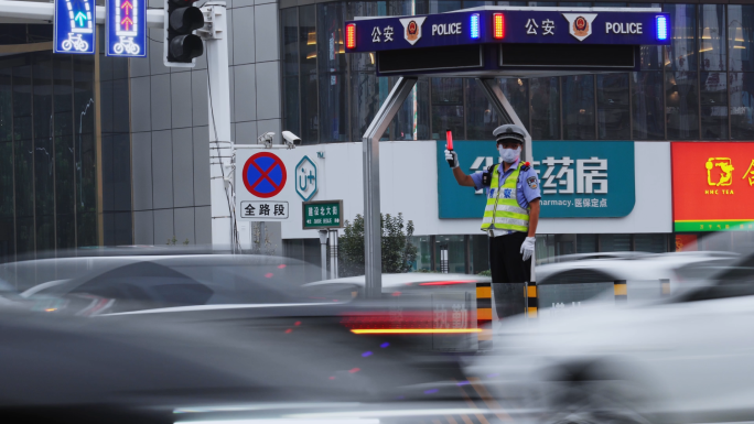 交警指挥交通车流慢门