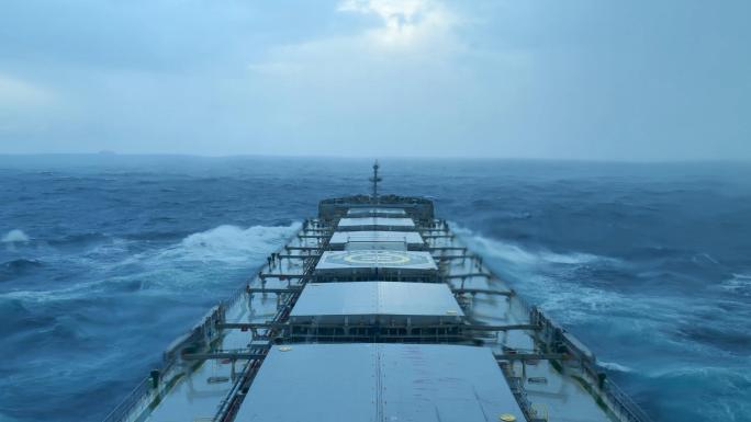 【4K】轮船暴风雨中海上航行乘风破浪