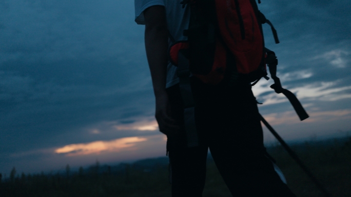 登山徒步户外旅行爬山人物剪影背包客意境