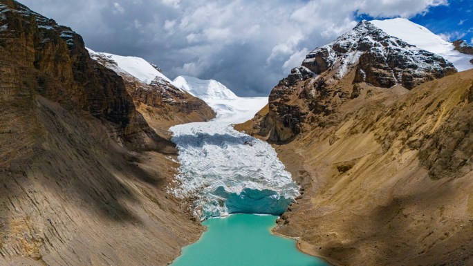 西藏曲登尼玛冰川实地航拍雪山湖泊4K原创