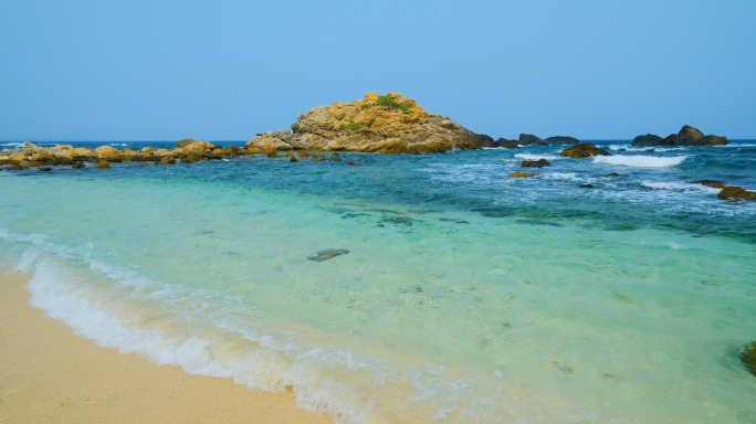 玻璃海沙滩海滩清澈见底的海水