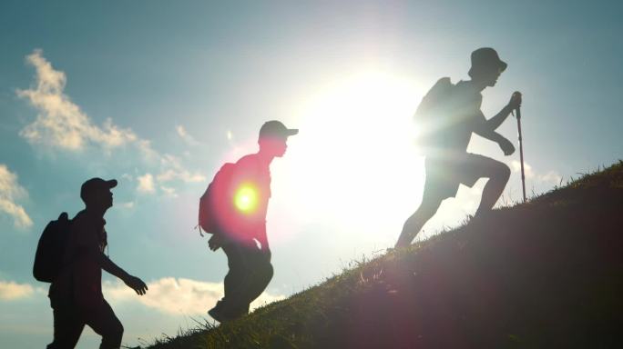 登山攀登登高登顶欢呼呐喊拥抱自然拥抱阳光