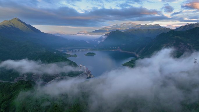 都江堰紫坪铺水库云雾