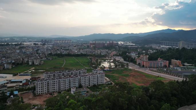 嵩明县 银杏广场 黄龙山